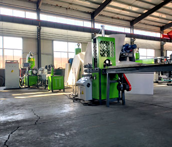 La máquina de recubrimiento por extrusión de película，Máquina para recubrir tubos de espuma、 La máquina laminadora de tubo